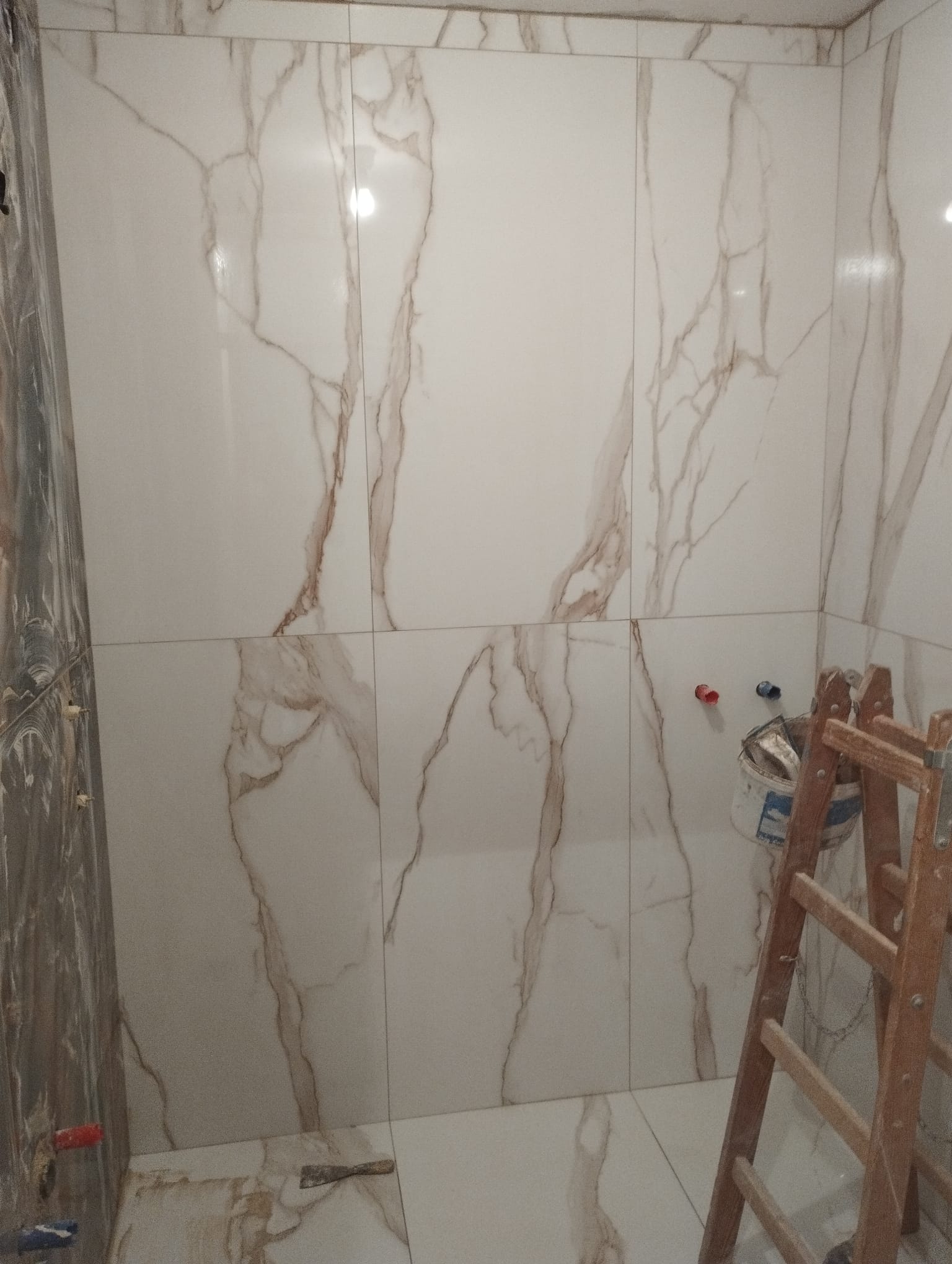 Kupaonica - mramor efekt pločice